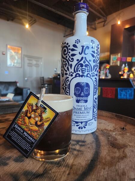Dame Más Premium with espresso cocktail and Mayahuel tarot card